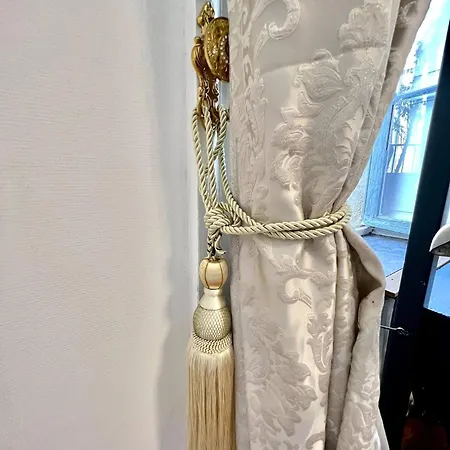 Sunny , Terrasse, Climatisation, Centre Apartment *