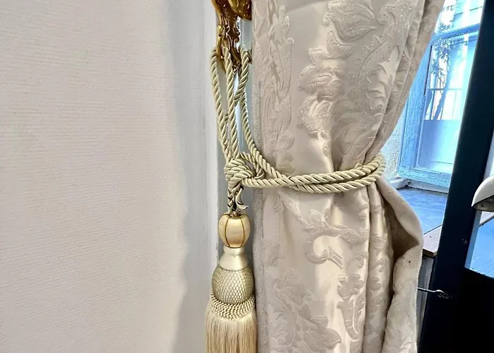 Sunny , Terrasse, Climatisation, Centre Apartment *